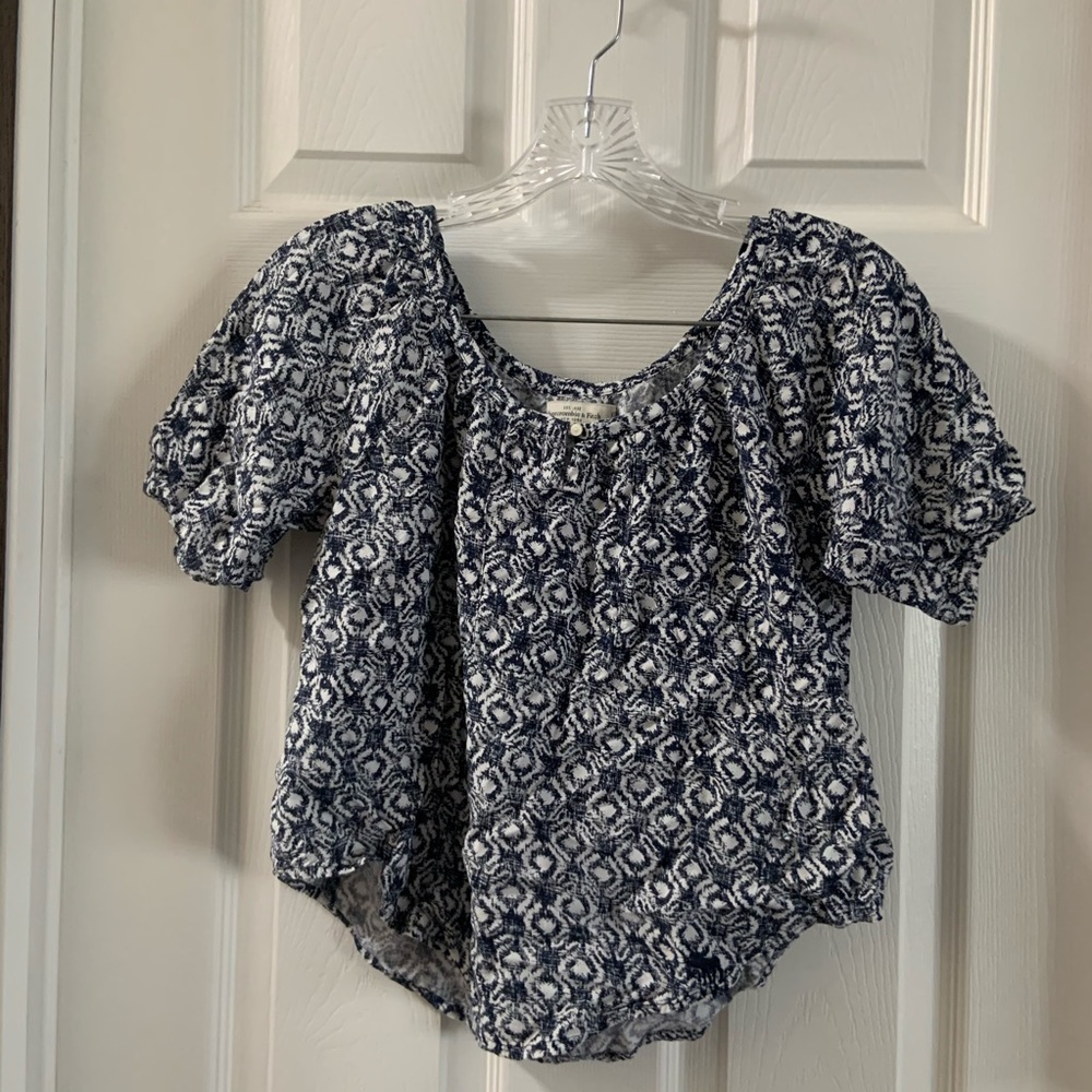 Abercrombie & Fitch Blue/White Round Hem Top size XS